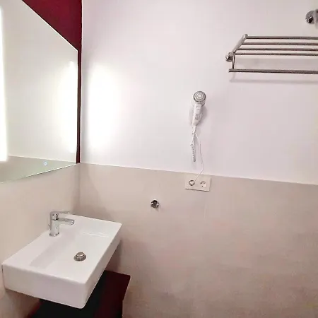 19-30 Hotel