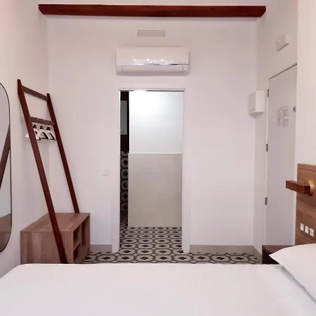 19-30 Hotel