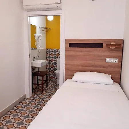 19-30 Hotell 2*