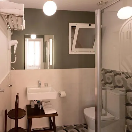 Hotel 19-30 2*