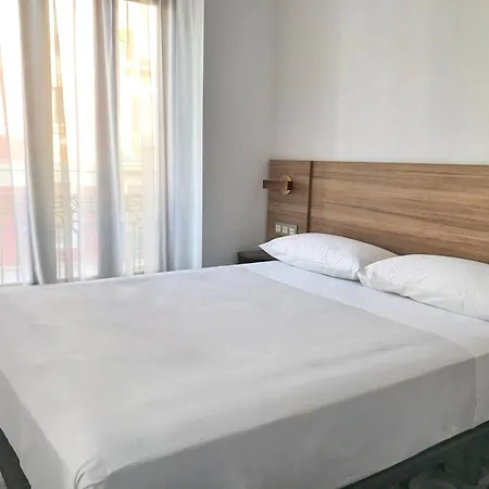 19-30 Hotel