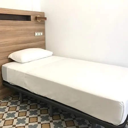 19-30 Hotel