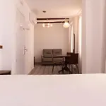 19-30 Otel