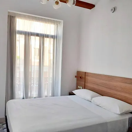 Hotel 19-30