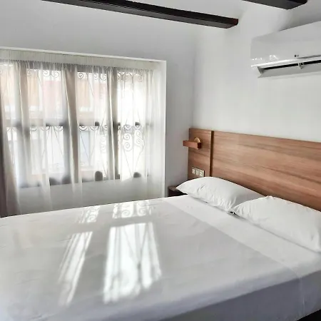 Hotel 19-30 2*